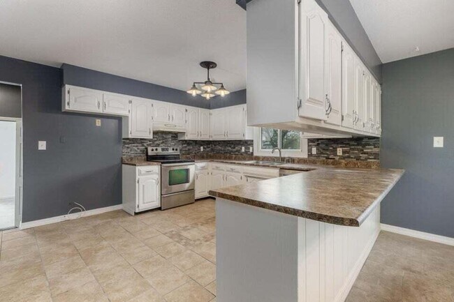 Building Photo - 5801 N Kircher Rd