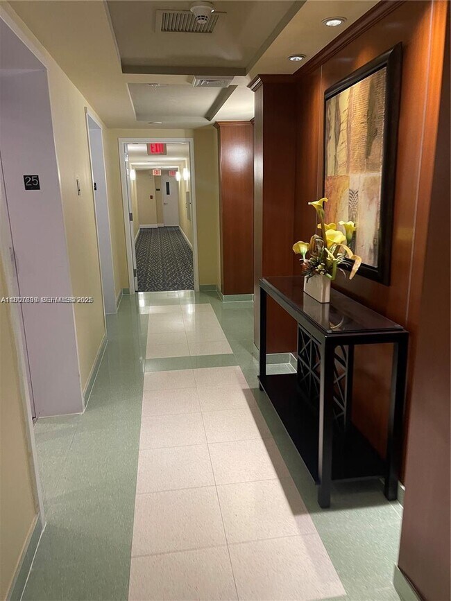 Building Photo - 1755 E Hallandale Beach Blvd