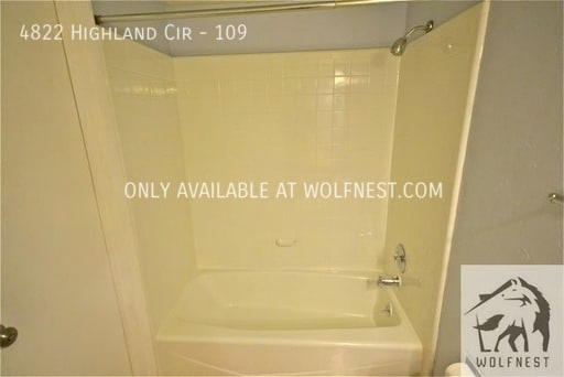 Building Photo - No Deposit Option! Exclusive 2 Bedroom Hol...