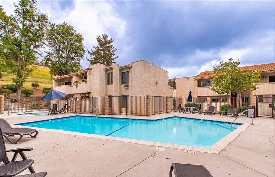 Primary Photo - 28915 Thousand Oaks Blvd