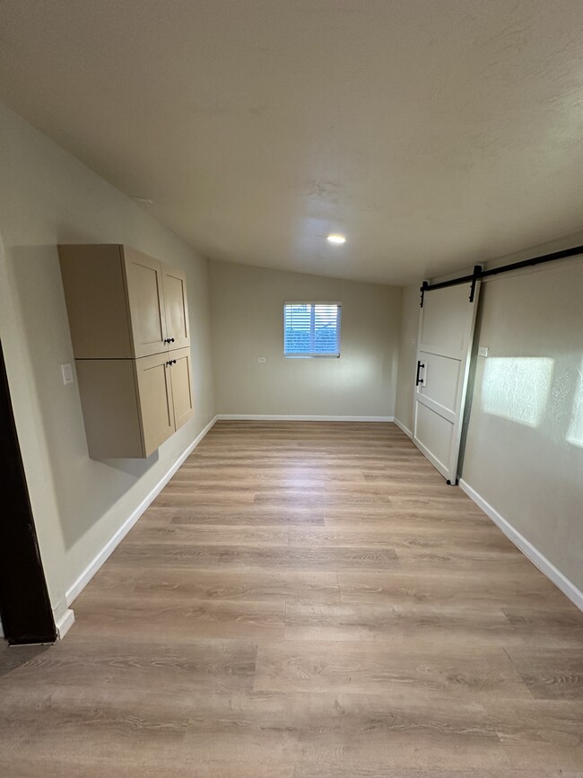 Building Photo - 471 W Heiner Dr