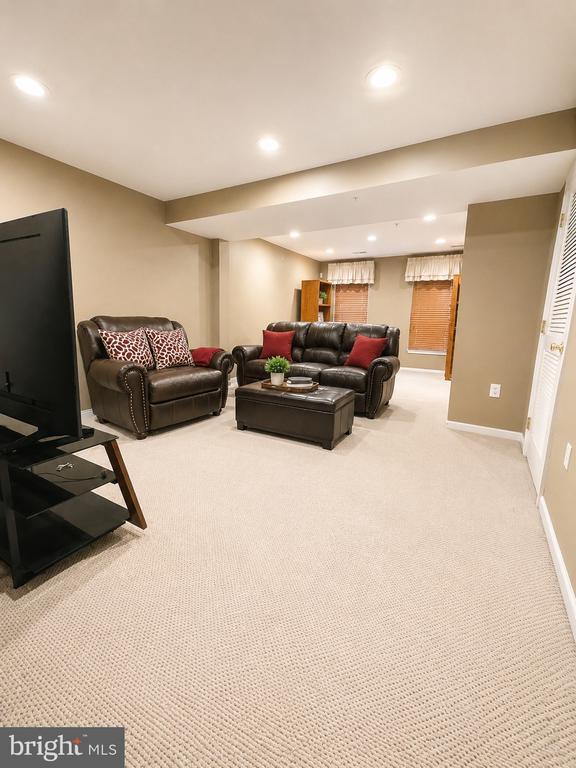 Building Photo - 4302 Begonia Dr
