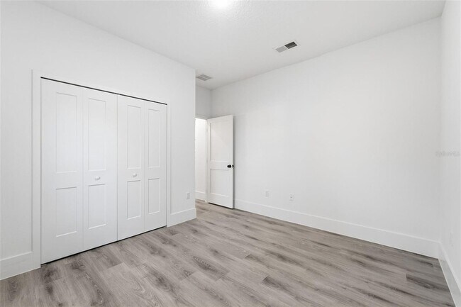 Building Photo - 3427 W Webster Pl