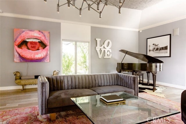 Building Photo - 1514 Sunset Plaza Dr