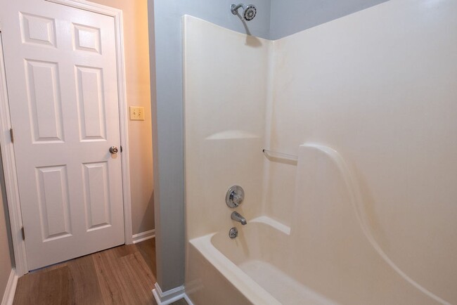 Building Photo - 125 Honeytree Dr