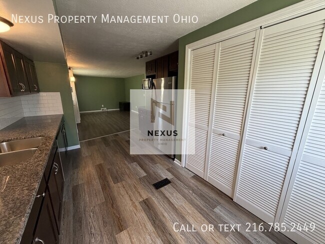 Building Photo - 6475 Sandfield Dr