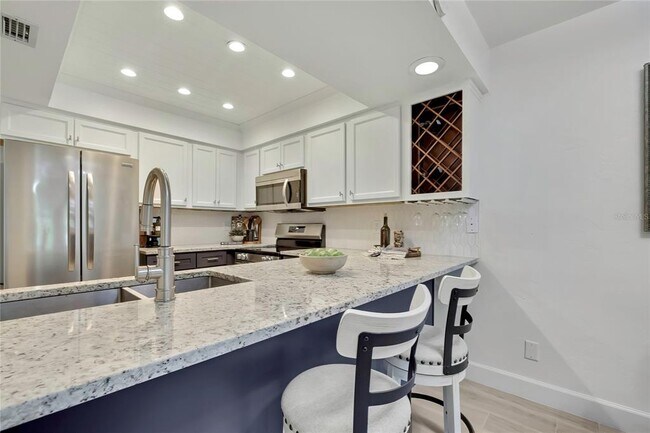 Building Photo - 1637 SE Paradise Cir W