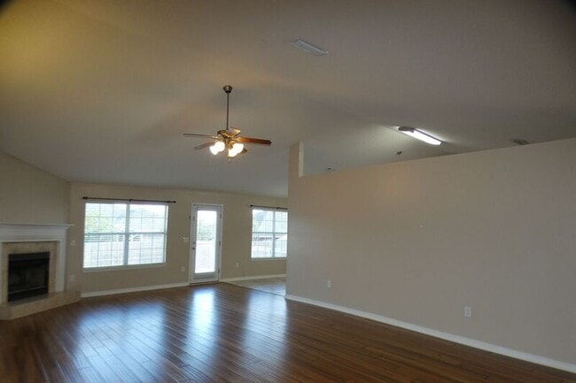 Building Photo - 4766 Thousand Oaks Blvd