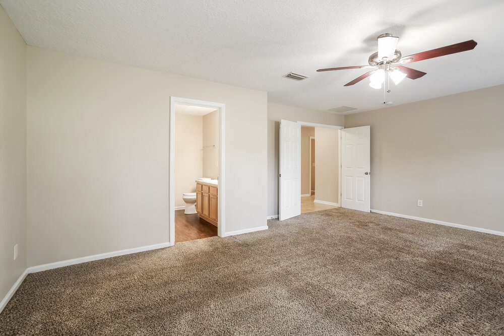 Building Photo - 7109 Beekman Lake Dr