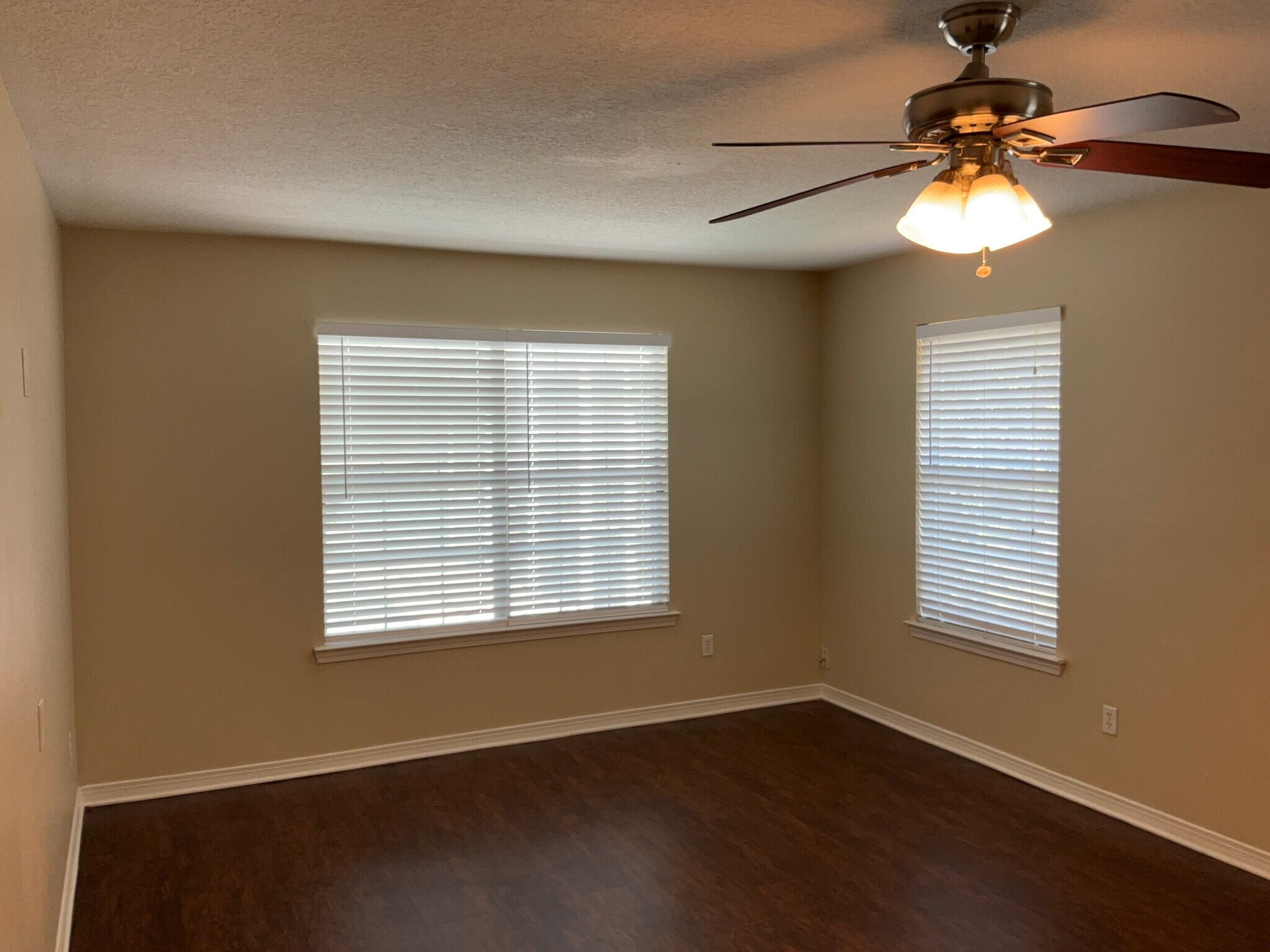 Building Photo - 12142 Corner Oaks Dr