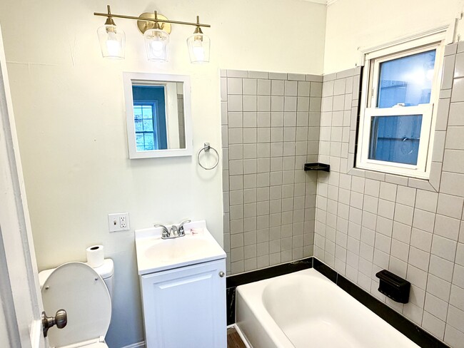 Building Photo - 714 Eureka St