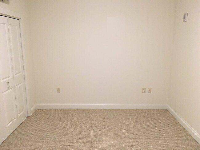 Building Photo - 875 Elm St