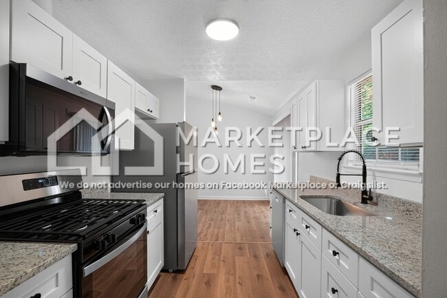 Building Photo - 1104 Bonita Cir
