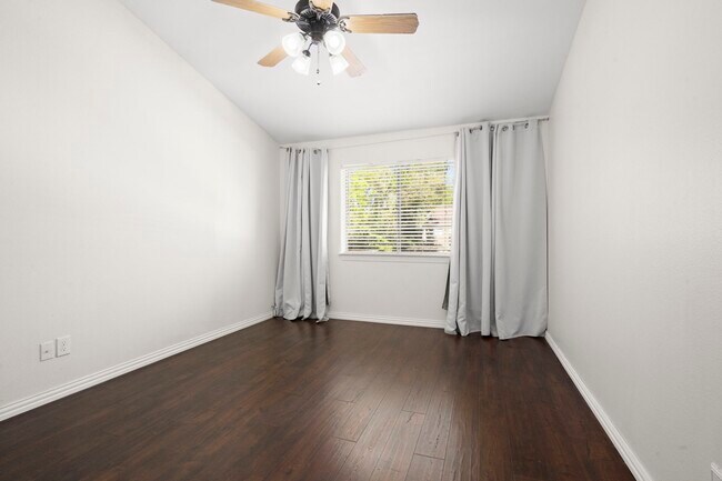 Building Photo - 3500 Tangle Brush Dr