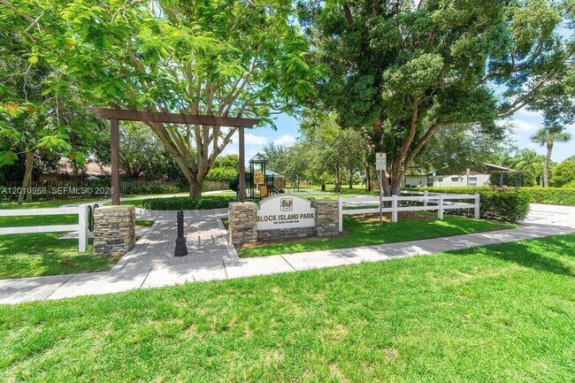 Building Photo - 1367 Riverside Cir