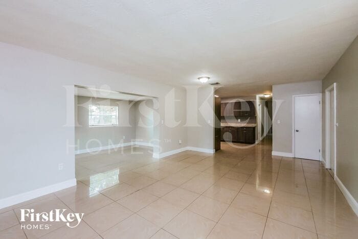 Building Photo - 221 N 65th Way