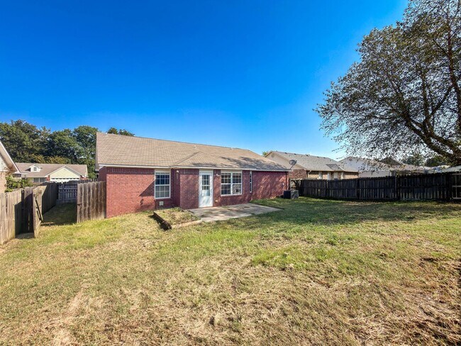 Building Photo - 604 Chateau Dr