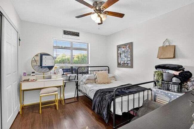 Building Photo - 691 Willow Grove Terrace