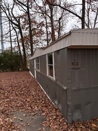 Building Photo - 208 Fernwood Park Dr
