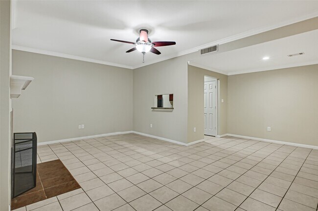 Building Photo - 1100 Augusta Dr