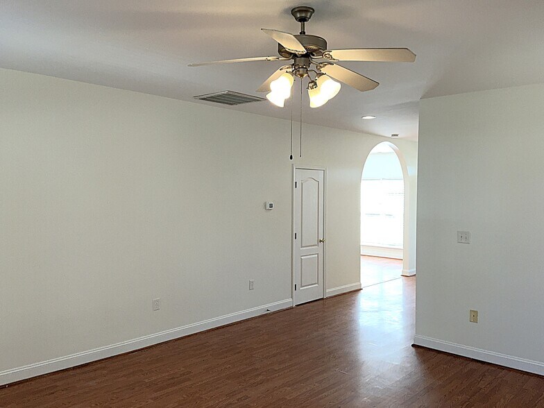 Building Photo - 4412 Sages Ave