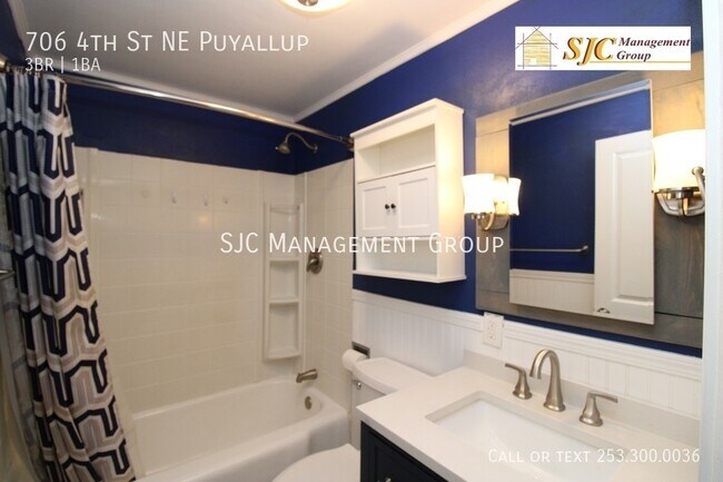 Building Photo - Three bedroom one bath in Downtown Puyallu...