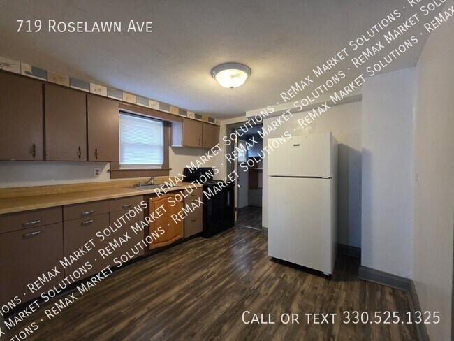 Building Photo - 719 Roselawn Ave