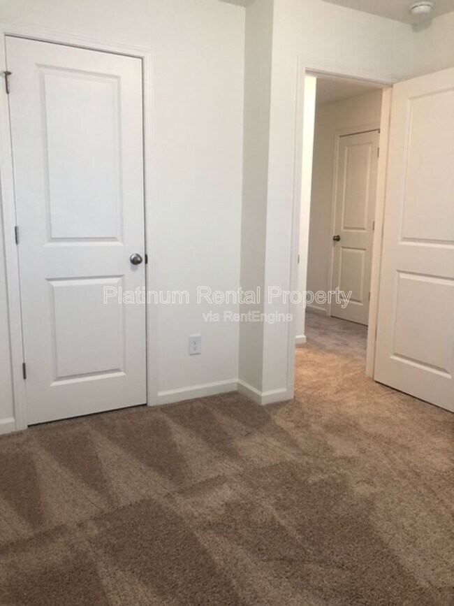 Building Photo - 202 Grand Central Wy