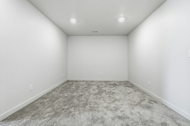 Building Photo - 7403 S Olivine River Ln