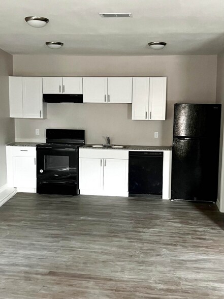 Building Photo - 1533 Industrial Dr E