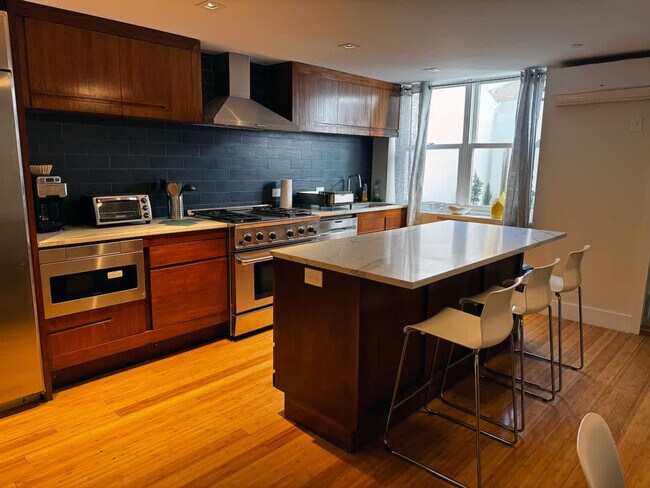 Building Photo - 235 W 139th St