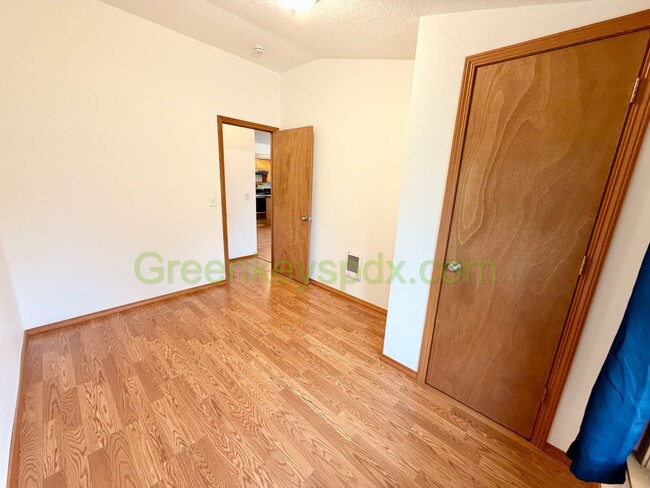 Building Photo - Awesome Mid-Century Classic 3-Bedroom House in NE Portland - $150 OFF FIRST MONTH