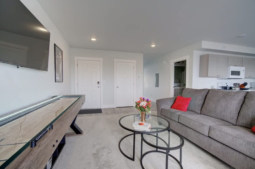 Building Photo - 5242 Fallon St