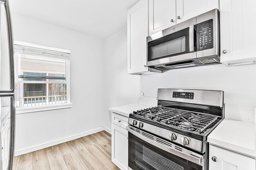 Building Photo - 636 Linden Ave