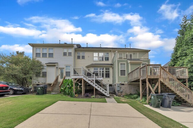 Building Photo - 503 Village Loop Dr