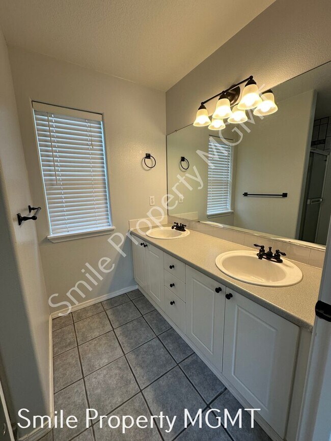 Building Photo - 3 Bedroom House in Happy Valley