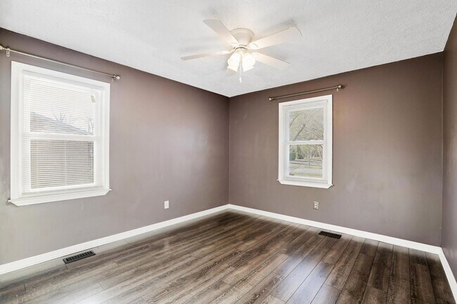 Building Photo - Pet Friendly Rental with no carpet!