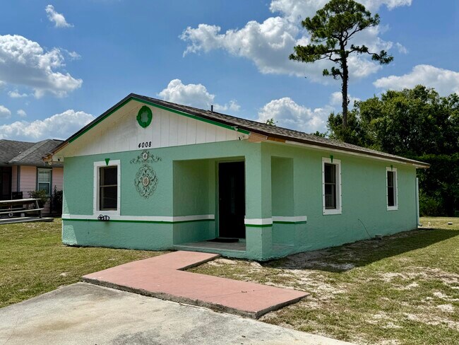 Building Photo - 4008 Ave I