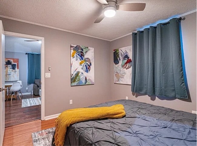 Building Photo - 356 Kingview Dr
