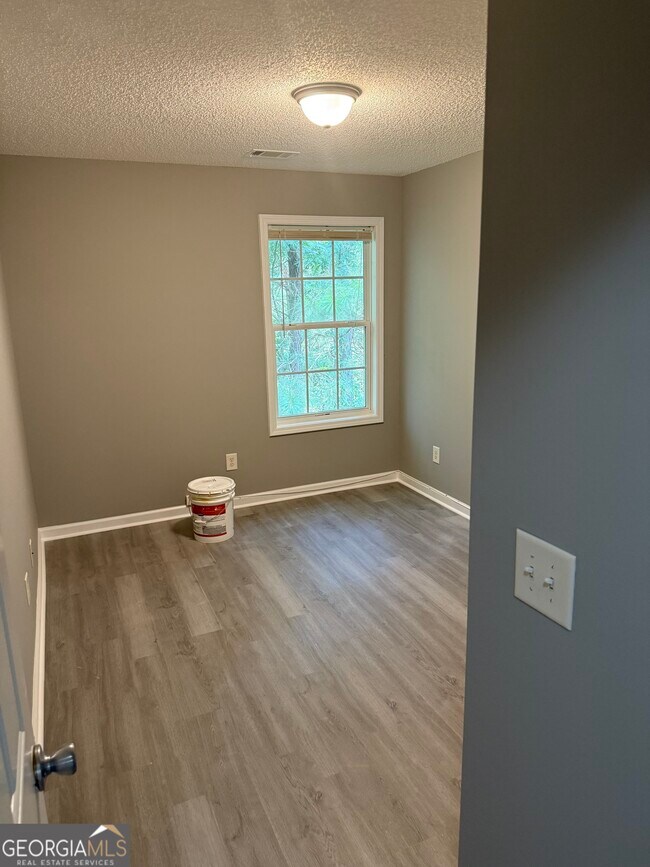 Building Photo - 2743 Halligan Point