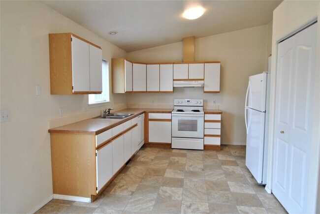 Building Photo - 1386 Brown St
