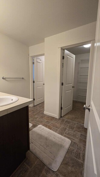 Building Photo - 16575 SE Windswept Waters Dr