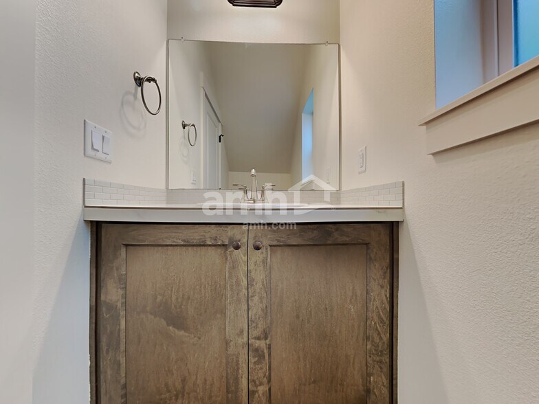 Building Photo - 7029 S 11th St