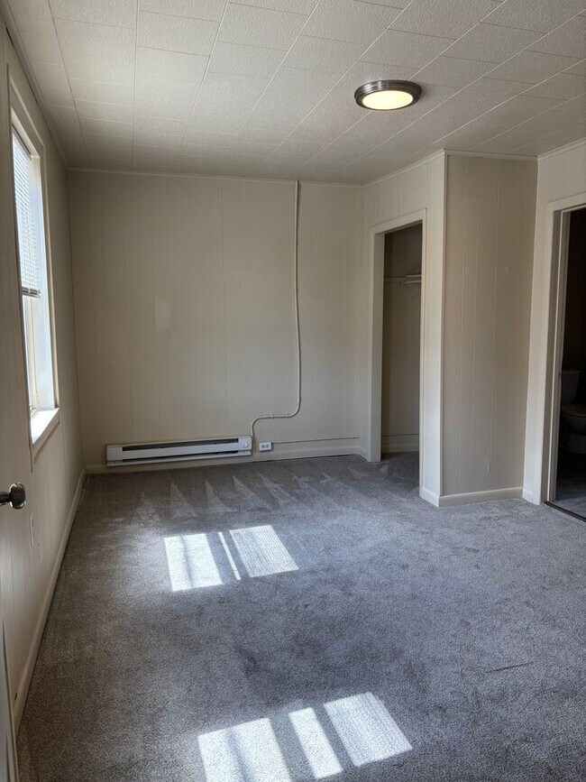 Building Photo - North Corner