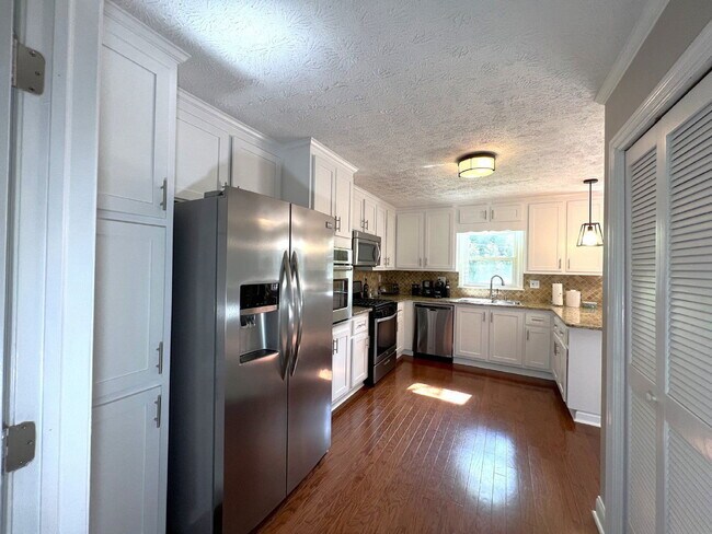 Building Photo - 3324 Devaughn Dr