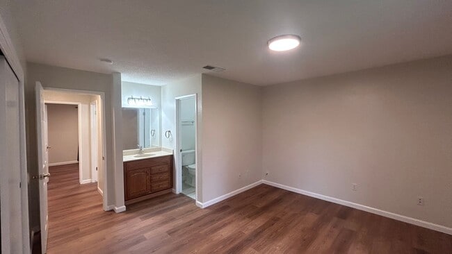 Building Photo - 1917 Coral Oak Ct