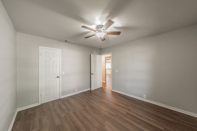Building Photo - 2890 Elsinor Dr