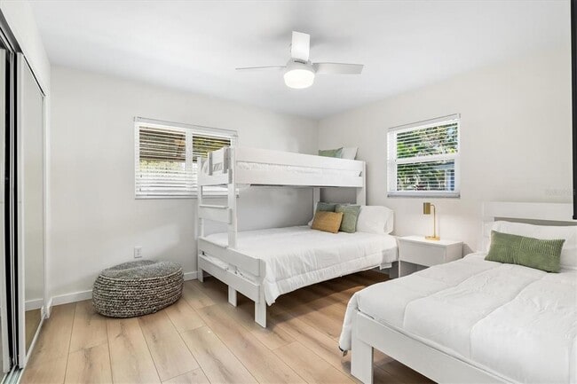 Building Photo - 2641 Hyde Park St