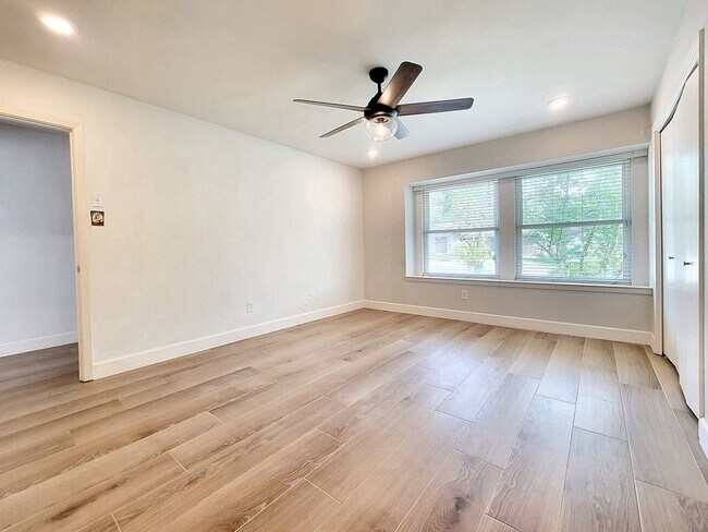 Building Photo - 3/BR 2/BA Single-Level Home with Sunroom a...
