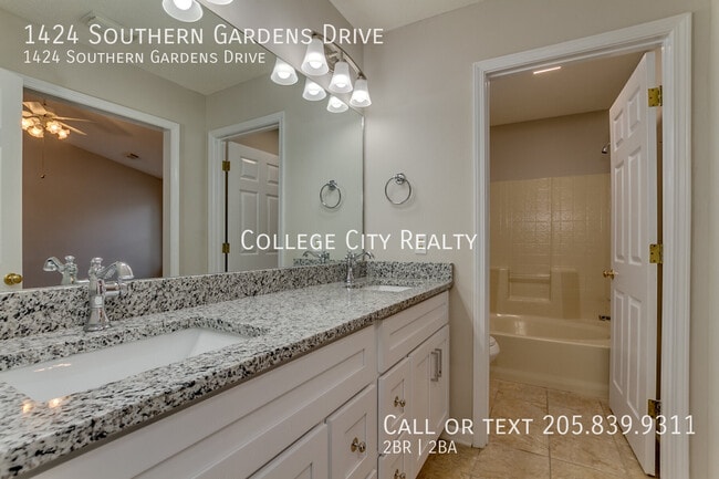 Building Photo - 1424 Southern Gardens Dr